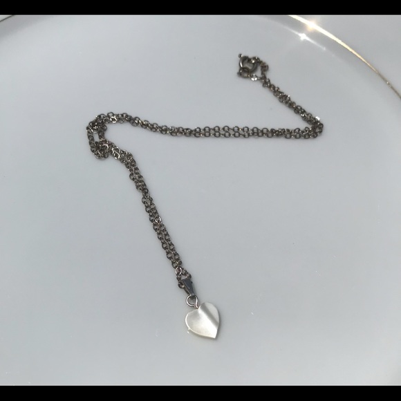 Tiny Shiny Pearly Heart shaped necklace. - Picture 9 of 10